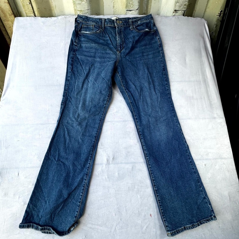 Universal Thread Goods Co. Flared Jeans Womens 12/31R Blue Whiskering Denim